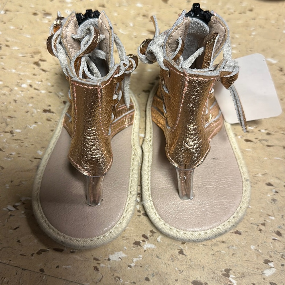 Monkey feet